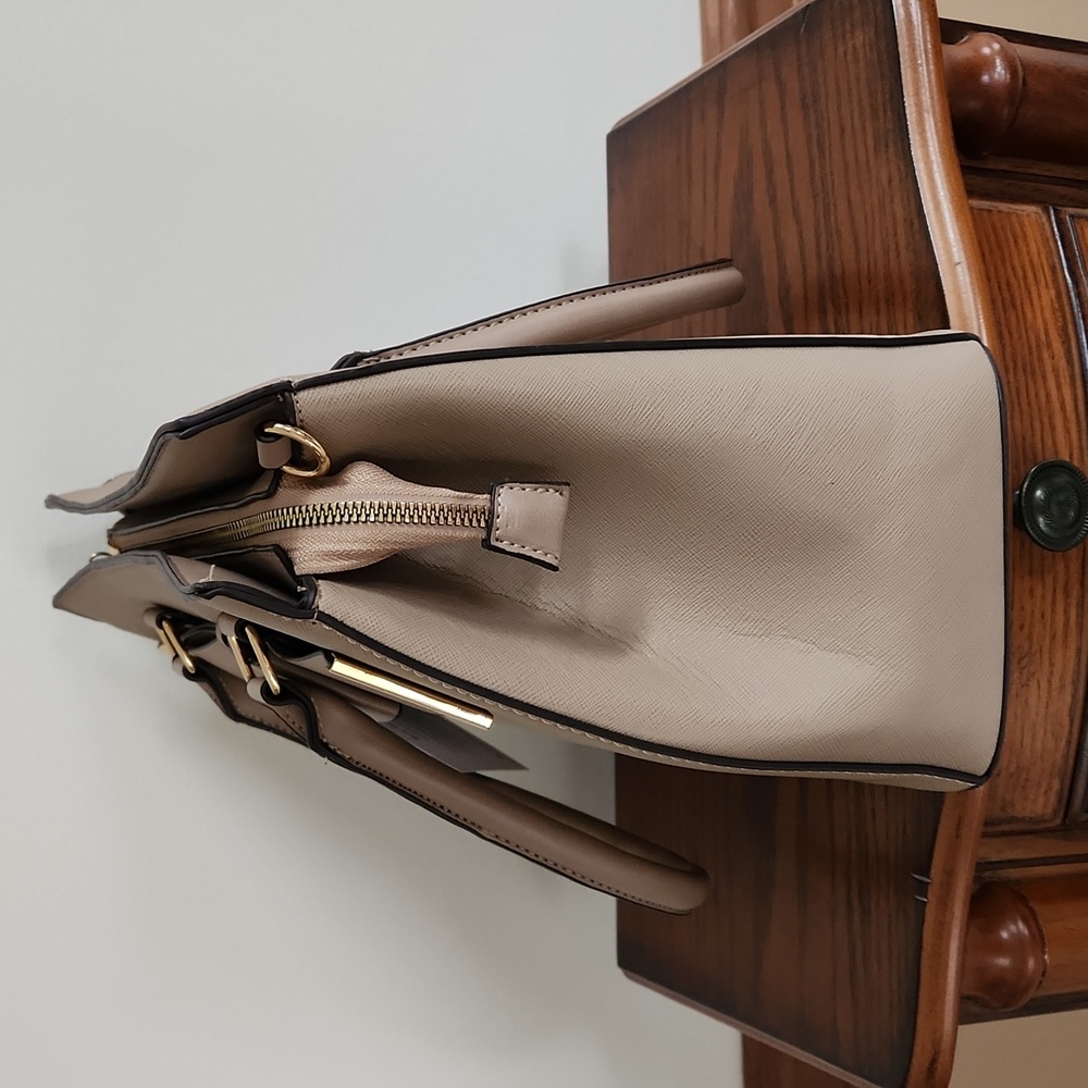 Adrienne Vittadini Oxford Bow Bag - Picture 3 of 9
